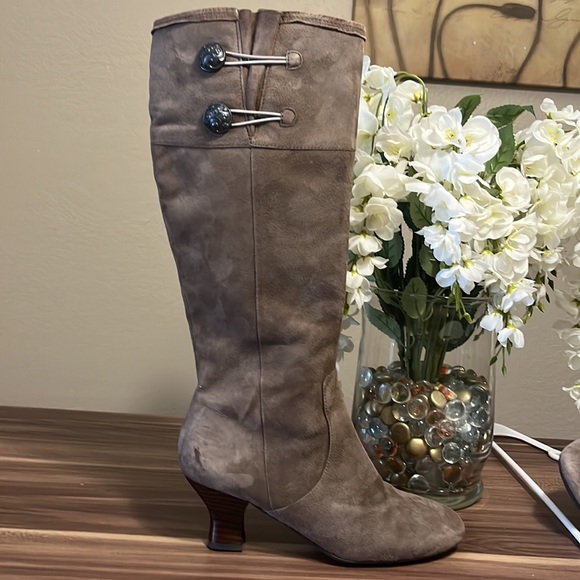 Naya, Anthropologie Dalia gray suede boots with button detail on top. - Picture 3 of 16